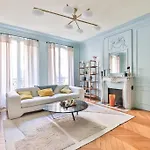 Beautiful Modern Apartment Passy 16Eme