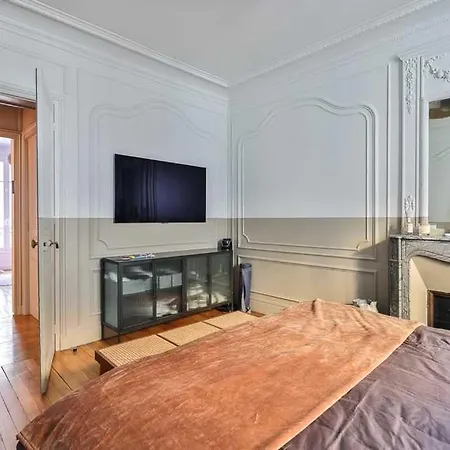 Beautiful Modern Passy 16eme Apartment Paris